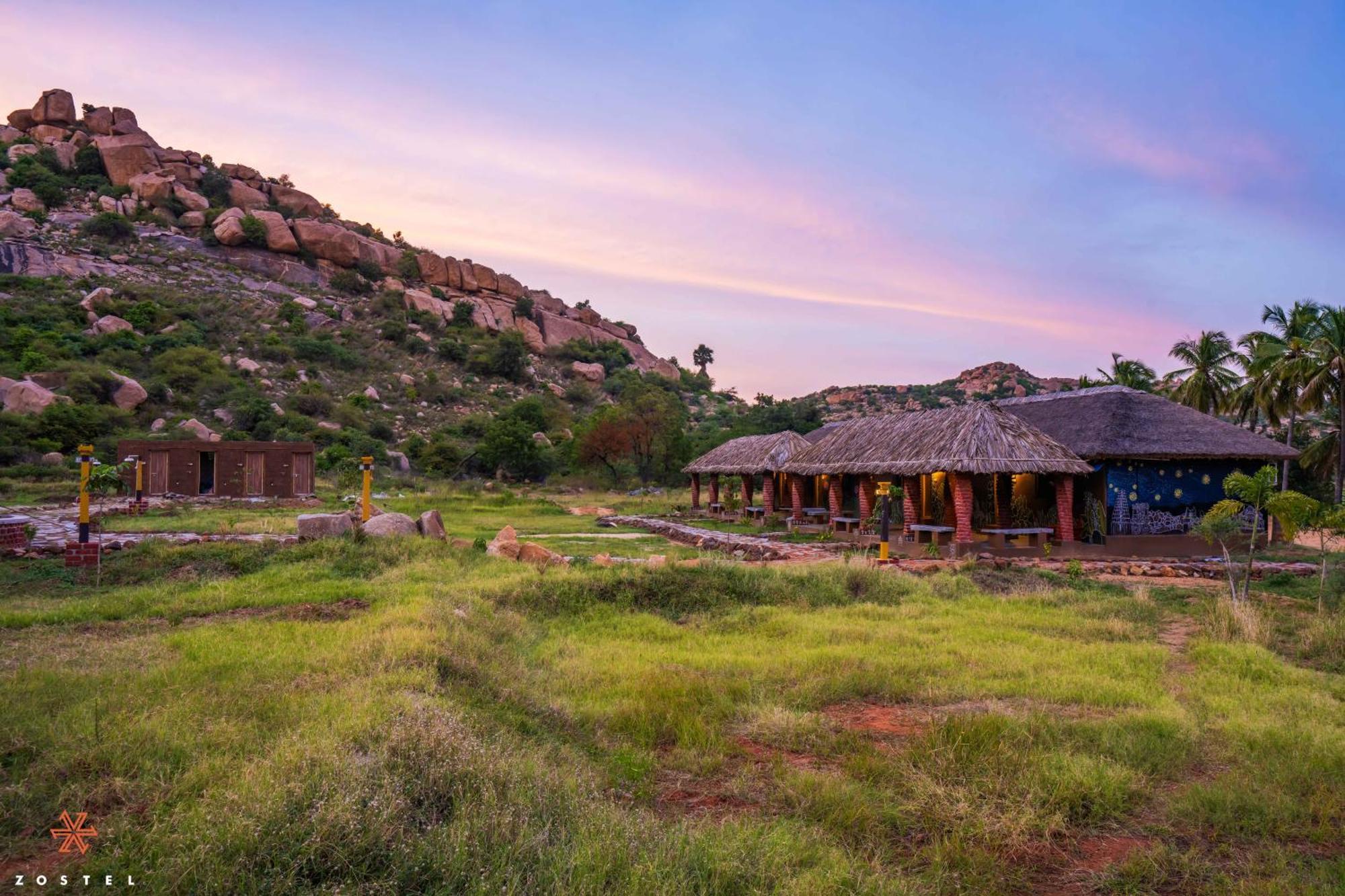 Zostel Hampi Hostel ภายนอก รูปภาพ